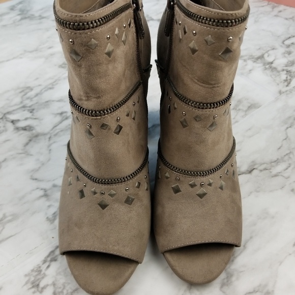Jessica Simpson Taupe Suede Studded Heels 9.5 - Picture 2 of 13